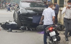 SUV an toàn nhất thế giới Tesla Model X tông hàng loạt xe máy tại Hà Nội