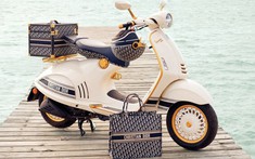 "Cháy hàng" trong nước nhưng Đoàn Di Băng thích, ông xã liền đặt mua Vespa 946 Christian Dior từ thị trường nước ngoài