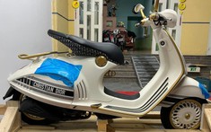 Dân buôn đẩy giá xe Vespa 946 Christian Dior gần 1,3 tỷ đồng, chênh lệch có thể mua được cả Hyundai Accent