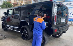 Đầy bình cho xe Hummer H2 độ 6 bánh, chủ nhân chỉ ra số tiền không ai tưởng, nhưng độ uống xăng mới là điều phải bàn