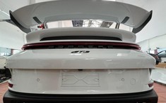 Lộ diện hình ảnh xe đua đường phố Porsche 911 GT3 2022 đầu tiên về Việt Nam, màu sơn khác với xe của Cường "Đô-la"