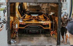Màn xuất hiện chớp nhoáng của siêu xe cực hiếm Lamborghini Aventador SVJ Roadster tại Đà Nẵng