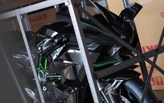 Siêu phẩm Kawasaki H2 R "cập bến" Việt Nam, giá ngang Mercedes-Benz C300