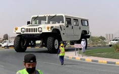 Đây là chiếc Hummer H1 "khổng lồ" nhất thế giới - cao 6,4 mét, dài 14 mét và rộng 6,1 mét