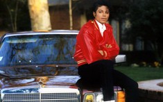 Chiếc Mercedes-Benz 500 SEL 1985 này là phương tiện ưu thích của "Vua nhạc Pop" Michael Jackson