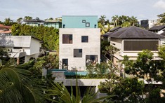 Ngôi nhà 2 tầng có 80 ô cửa kính mang đến nhiều trải nghiệm thú vị tại Singapore