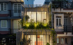 Nhà phố 15 năm tuổi sáng bừng sau cải tạo