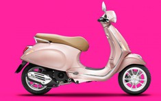 Vespa Primavera phiên bản giới hạn với màu "hồng cánh sen" dành cho chị em nhân dịp 8/3