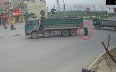 Video: Vượt đèn đỏ, thanh niên đi xe máy khiến bạn gái đập đầu vào thùng xe ben