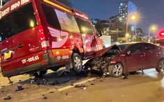Hà Nội: Quay đầu tại nơi có biển cấm, xe limousine va chạm kinh hoàng với ô tô con Hyundai Accent