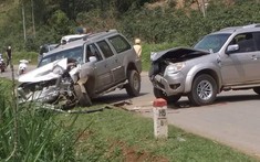 Video quay khoảnh khắc tài xế xe Ford Everest mất lái, tông trực diện ô tô khác tại Sơn La