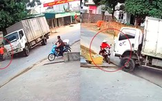 Video: Sau khi va chạm với xe máy sang đường, ô tô tải tông tiếp 1 người phụ nữ vào bãi cỏ