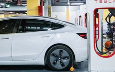 Chủ xe Tesla Model 3 "tá hỏa" khi bất ngờ nhận hóa đơn thanh toán tiền sạc lên tới 13,9 tỷ đồng