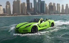 Chiếc Corvette đẹp mắt này thực chất là một phương tiện nửa thuyền, nửa mô tô nước