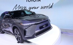 SUV cỡ trung Toyota bZ4X 2022 chính thức ra mắt Đông Nam Á, chờ ngày "lên sàn"