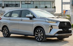 Vừa ra mắt không lâu, Toyota Veloz Cross 2022 đã nhanh chóng bị bán kèm “lạc” tại đại lý