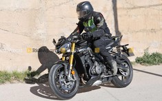 Naked bike Triumph Street Triple phiên bản mới sẽ được trang bị phuộc Ohlins