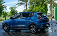Fadil đánh mất ngôi đầu bảng, giá xe VinFast "hạ nhiệt"