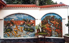 Trang trí sân vườn bằng tranh gốm sứ