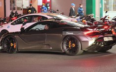 Tống Đông Khuê cùng siêu xe McLaren 720S N-Largo độc nhất Việt Nam xuất hiện tại Đà Lạt