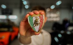 Theo dõi quá trình làm nên logo Lamborghini Urus nạm kim cương cực độc, trị giá 918 triệu đồng