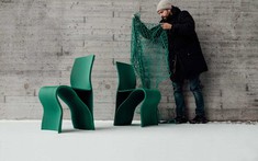 Những chiếc ghế in 3D làm từ tấm lưới đánh cá và sợi gỗ tái chế