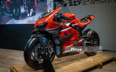Cận cảnh Ducati Superleggera V4 của Minh "Nhựa" mới mua có giá bằng 8 chiếc xe Vespa 946 Christian Dior