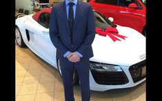 Thiếu gia đặt mua siêu xe Audi R8 Spyder rồi "bom hàng" khiến nhân viên tư vấn của đại lý suýt mất việc