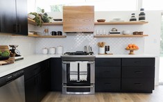 Những căn bếp dưới đây sẽ khiến bạn muốn sở hữu một chiếc tủ màu đen