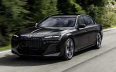 BMW 7-Series 2023 chính thức trình làng với đèn trước gây tranh cãi, màn hình 31 inch trên trần xe
