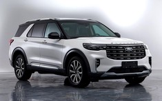 SUV cỡ lớn Ford Explorer 2023 được trang bị màn hình 27 inch trong nội thất