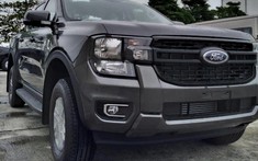 Ford Ranger 2023 "bằng xương, bằng thịt" lộ diện tại Việt Nam