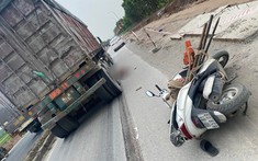 Video: Trượt ngã khi cố vượt xe đầu kéo, 2 người đi xe máy thương vong tại Hà Nam