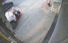 Video: Ô tô 7 chỗ Ford Everest tông tử vong người đàn ông đi xe máy đang dừng bên lề đường