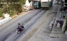 Video: Hai xe ben tránh nhau, cán tử vong người phụ nữ đi xe máy tại Yên Bái