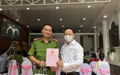 Tập đoàn Phú Cường bàn giao sổ hồng dự án nhà ở xã hội cho cán bộ chiến sỹ công an