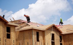 Reuters: Giá nhà toàn cầu hạ nhiệt nhưng vẫn ngoài tầm với của nhiều người