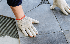 Có nên sử dụng gạch ceramic để ốp tường, lát nền không?