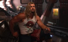 ‘Thor: Love and Thunder’: Thần Sấm tái xuất trong một bom tấn hoành tráng, hài hước và đầy cảm xúc