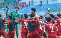 HLV Đinh Thế Nam: 'Việt Nam đã may mắn thắng Thái Lan'