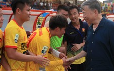 Bộ trưởng Tô Lâm tiếp sức, CAND vươn lên đỉnh Hạng Nhất 2022