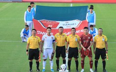 Bức xúc vì không được phạt đền, CĐV Hải Phòng 'chơi cực dơ' với trọng tài FIFA
