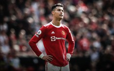 Ronaldo nặng nặc đòi rời MU: Không CLB nào muốn mua, đi không được ở không xong?