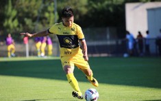 Quang Hải tạo nên lịch sử trong ngày Pau FC thua thảm Guingamp