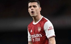Bị chửi là , Xhaka đáp trả cực gắt