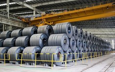 Giá thép cuộn cán nóng tại Việt Nam tiếp tục giảm sâu
