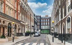 Giới nhà giàu Trung Quốc xếp hàng dài để mua 'dinh thự Gucci' 1.300m2 trị giá 1.500 tỷ đồng ở London