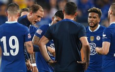 Jamie Carragher bênh vực HLV Tuchel sau chuyến du đấu không thành công