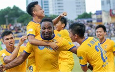Điểm nhấn vòng 7 V-League 2022: Ngôi đầu đổi chủ, khán giả tăng vọt