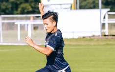 Pau FC đăng ảnh  cùng cả đội, hăng say tập luyện